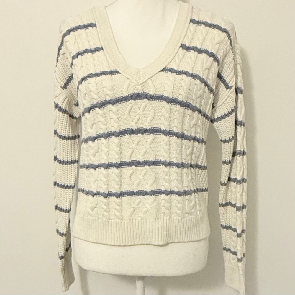 NWT Aéropostale Striped Cable Knit Sweater Size XS – Cream & Blue V-Neck
